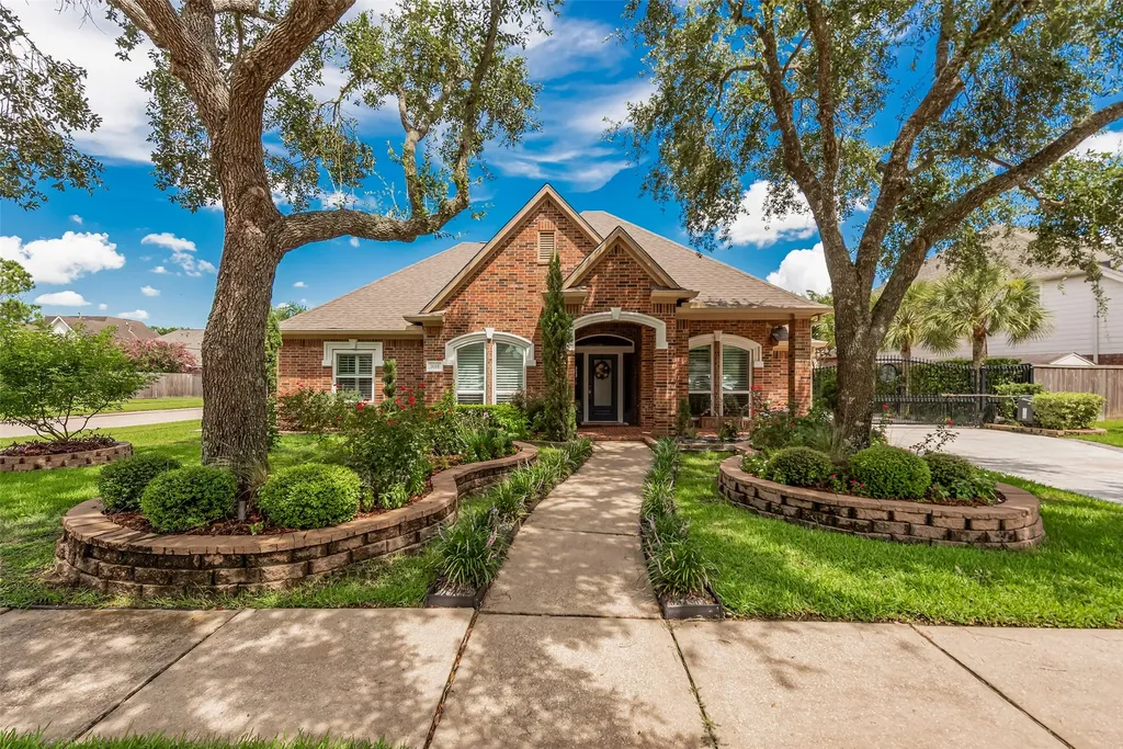 1013 Azalea Pointe League City TX 77573