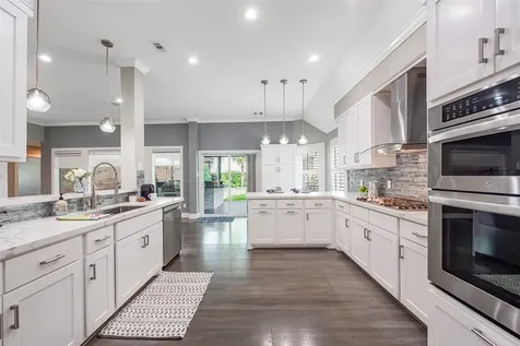 1013 Azalea Pointe League City TX 77573