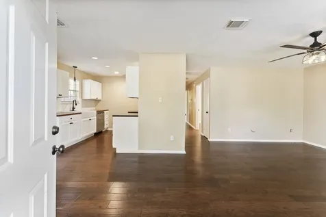 220 N William Barnett Avenue Cleveland TX 77327