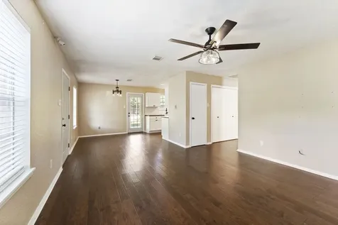 220 N William Barnett Avenue Cleveland TX 77327