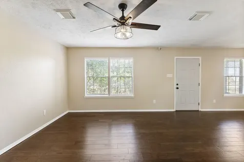 220 N William Barnett Avenue Cleveland TX 77327