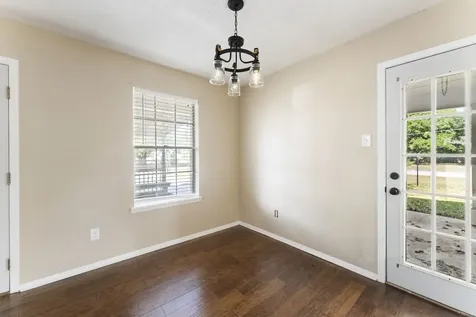 220 N William Barnett Avenue Cleveland TX 77327