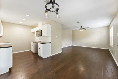 220 N William Barnett Avenue Cleveland TX 77327