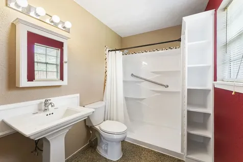 220 N William Barnett Avenue Cleveland TX 77327