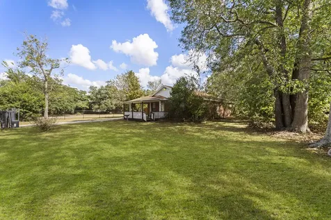 220 N William Barnett Avenue Cleveland TX 77327