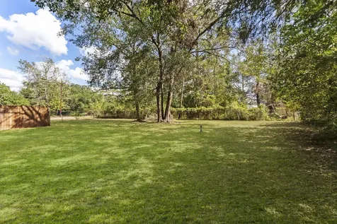 220 N William Barnett Avenue Cleveland TX 77327