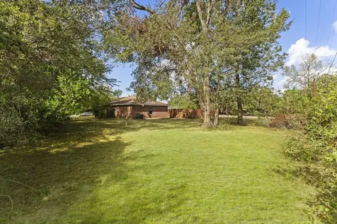 220 N William Barnett Avenue Cleveland TX 77327