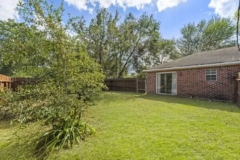 220 N William Barnett Avenue Cleveland TX 77327