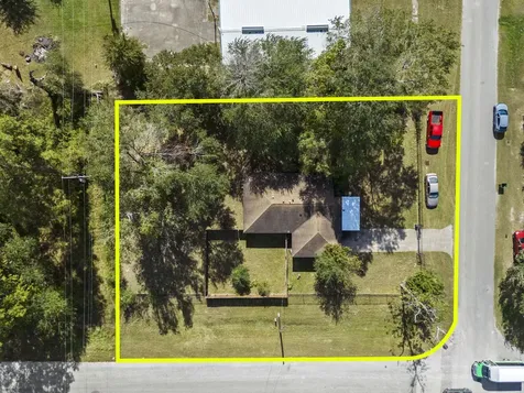220 N William Barnett Avenue Cleveland TX 77327