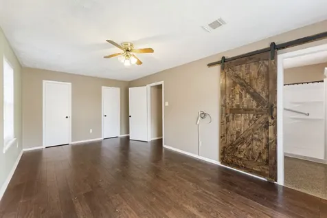 220 N William Barnett Avenue Cleveland TX 77327