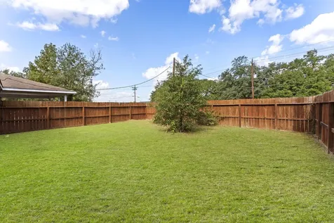 220 N William Barnett Avenue Cleveland TX 77327