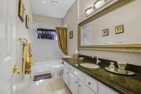 18 Antilles Lane Nassau Bay TX 77058