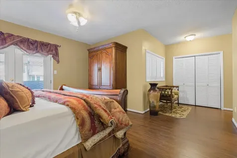 18 Antilles Lane Nassau Bay TX 77058
