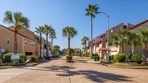 18 Antilles Lane Nassau Bay TX 77058
