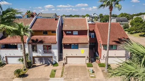 18 Antilles Lane Nassau Bay TX 77058