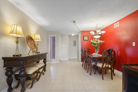 18 Antilles Lane Nassau Bay TX 77058