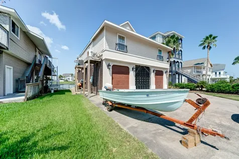 1822 Port O'call Street Tiki Island TX 77554