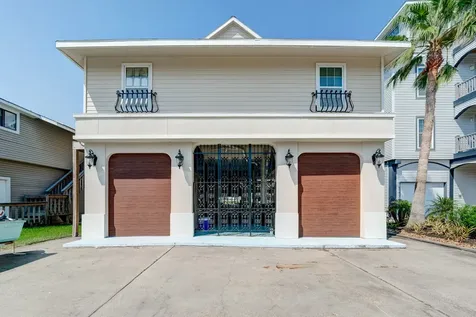 1822 Port O'call Street Tiki Island TX 77554