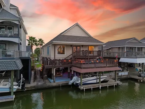 1822 Port O'call Street Tiki Island TX 77554