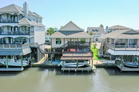 1822 Port O'call Street Tiki Island TX 77554