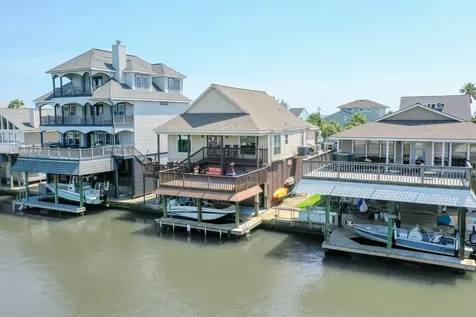 1822 Port O'call Street Tiki Island TX 77554