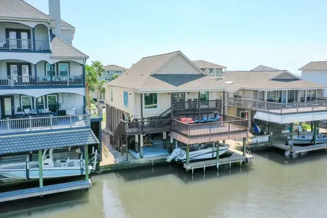 1822 Port O'call Street Tiki Island TX 77554