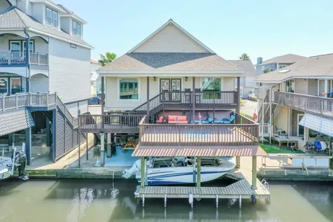 1822 Port O'call Street Tiki Island TX 77554