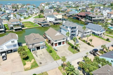 1822 Port O'call Street Tiki Island TX 77554