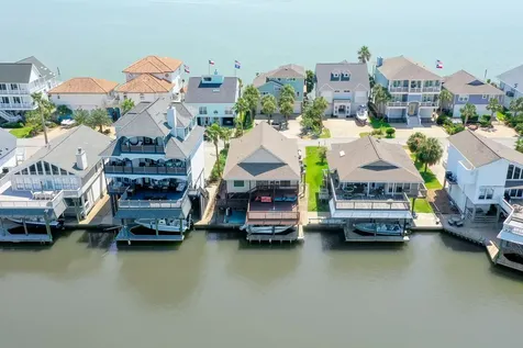 1822 Port O'call Street Tiki Island TX 77554