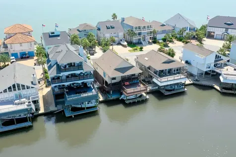 1822 Port O'call Street Tiki Island TX 77554
