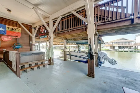 1822 Port O'call Street Tiki Island TX 77554