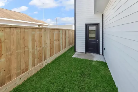 5613 Leonard Street Houston TX 77023