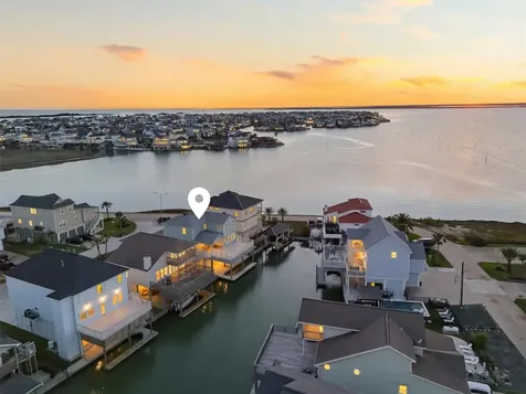 438 Amanda Circle Tiki Island TX 77554
