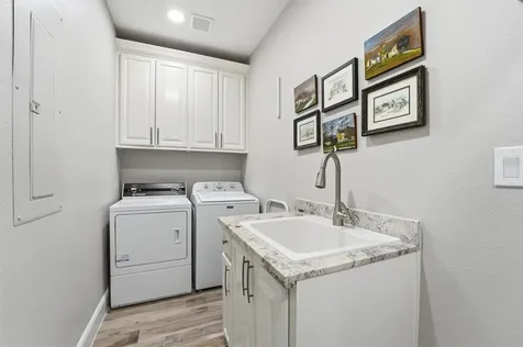 438 Amanda Circle Tiki Island TX 77554
