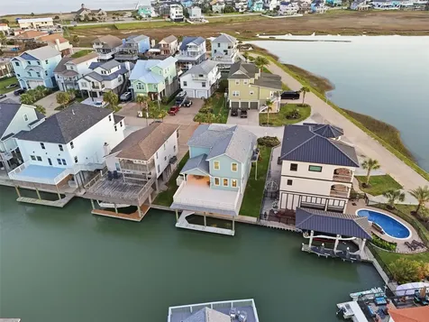 438 Amanda Circle Tiki Island TX 77554
