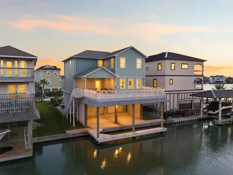 438 Amanda Circle Tiki Island TX 77554