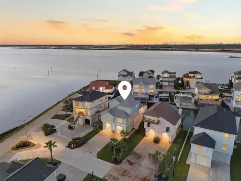 438 Amanda Circle Tiki Island TX 77554