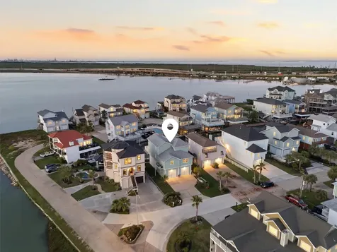 438 Amanda Circle Tiki Island TX 77554