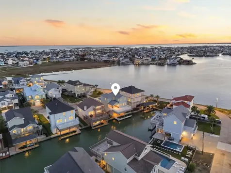 438 Amanda Circle Tiki Island TX 77554