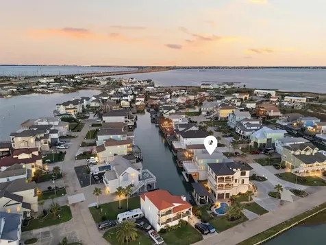 438 Amanda Circle Tiki Island TX 77554