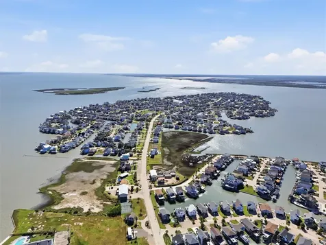 438 Amanda Circle Tiki Island TX 77554