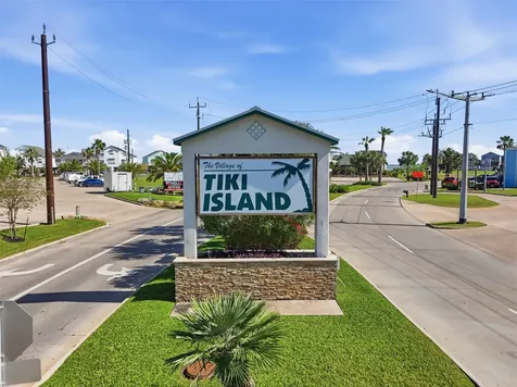 438 Amanda Circle Tiki Island TX 77554