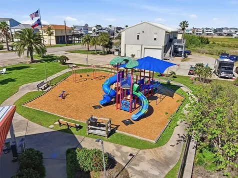 438 Amanda Circle Tiki Island TX 77554
