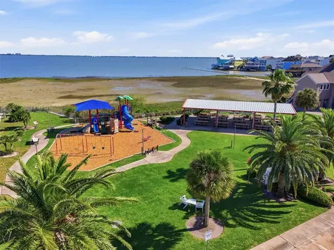 438 Amanda Circle Tiki Island TX 77554
