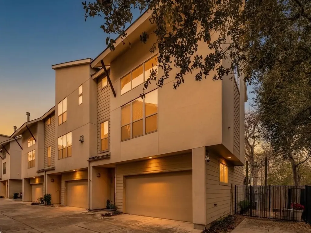 5219 Kiam Street F Houston TX 77007