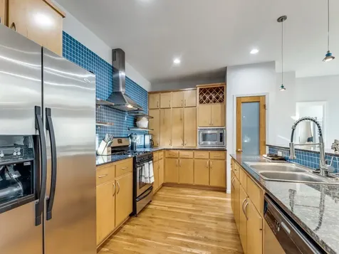 5219 Kiam Street F Houston TX 77007