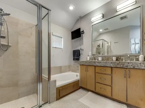 5219 Kiam Street F Houston TX 77007