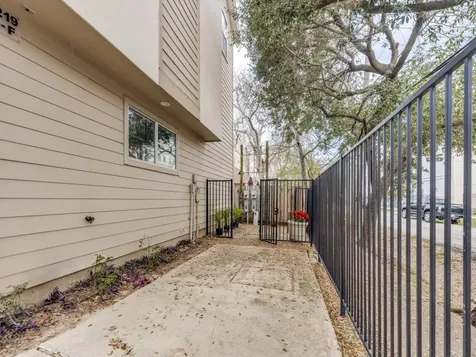 5219 Kiam Street F Houston TX 77007
