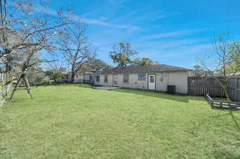 102 Live Oak Street Baytown TX 77520