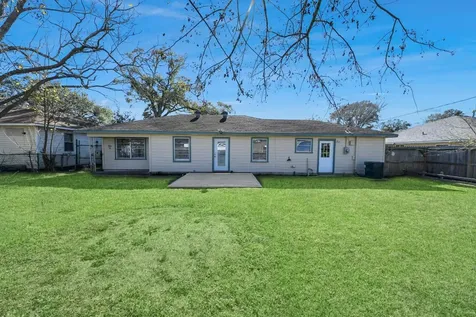 102 Live Oak Street Baytown TX 77520